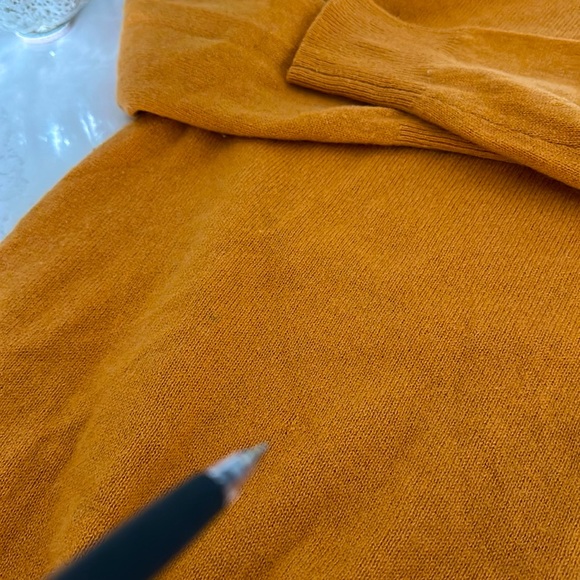 Soft 100% Cashmere by Joie - Picture 10 of 10